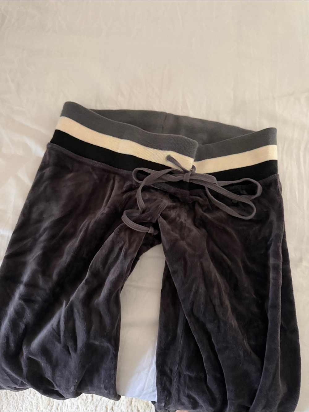 Women’s Juicy Couture Gray Velour Pull-On Bottoms with Waistband Stripe